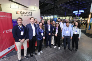 Grupo de personas en el stand de Logistics 4.0 Incubator en 4YFN 2026