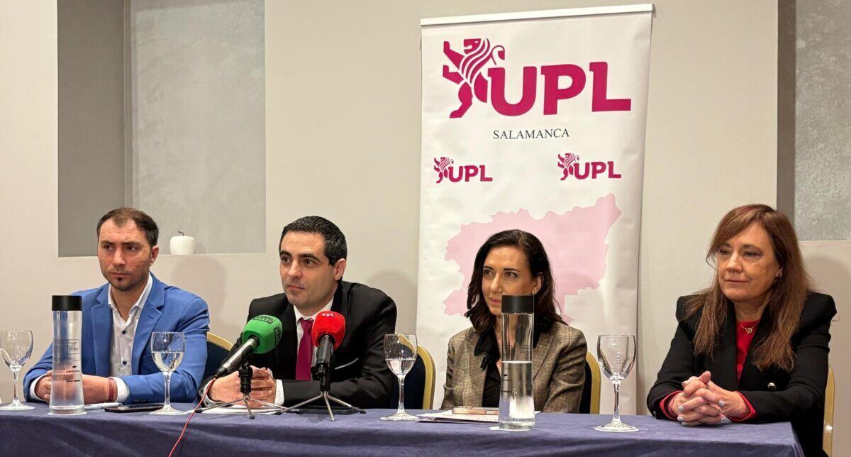 Miembros de UPL en la presentación de su candidatura en Salamanca