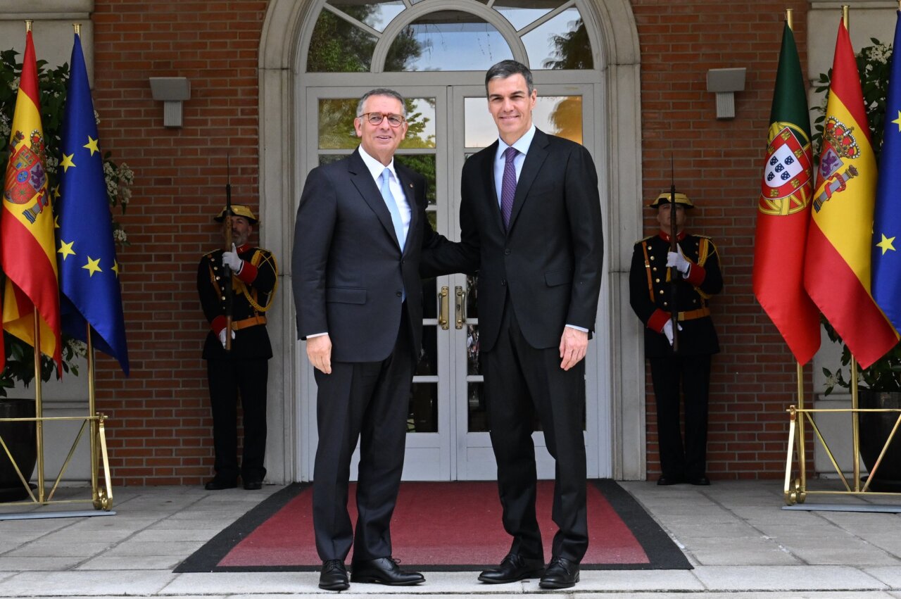 El presidente de Portugal António José Seguro y el presidente del Gobierno español Pedro Sánchez en un encuentro oficial.