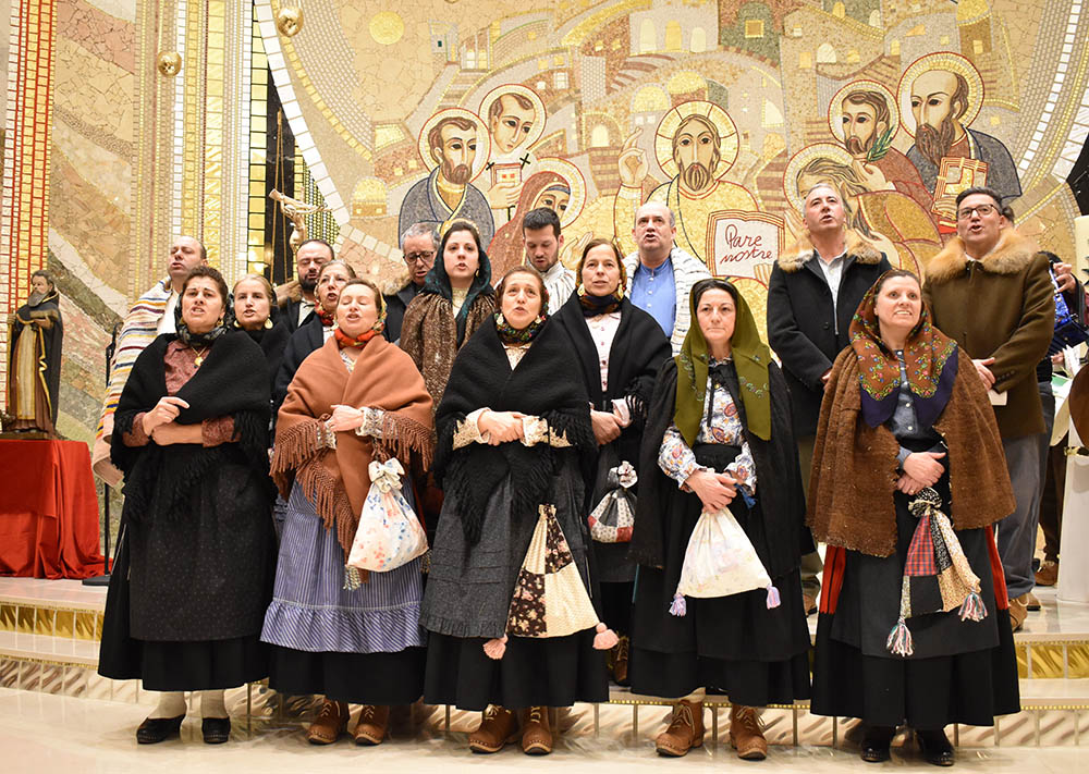 Grupo de folclore Casa de Portugal en Andorra durante un evento cultural