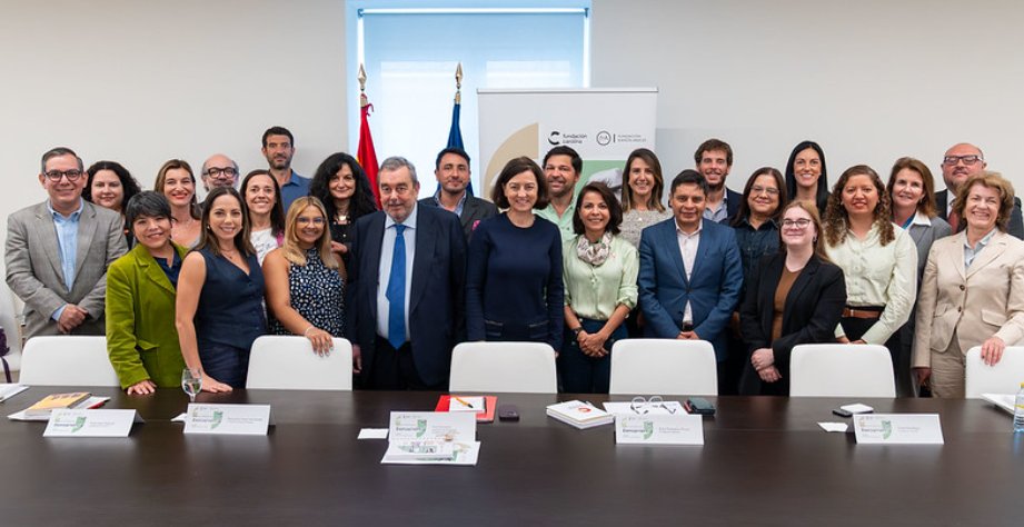 Grupo de personas en la clausura del programa de periodistas de Iberoamérica