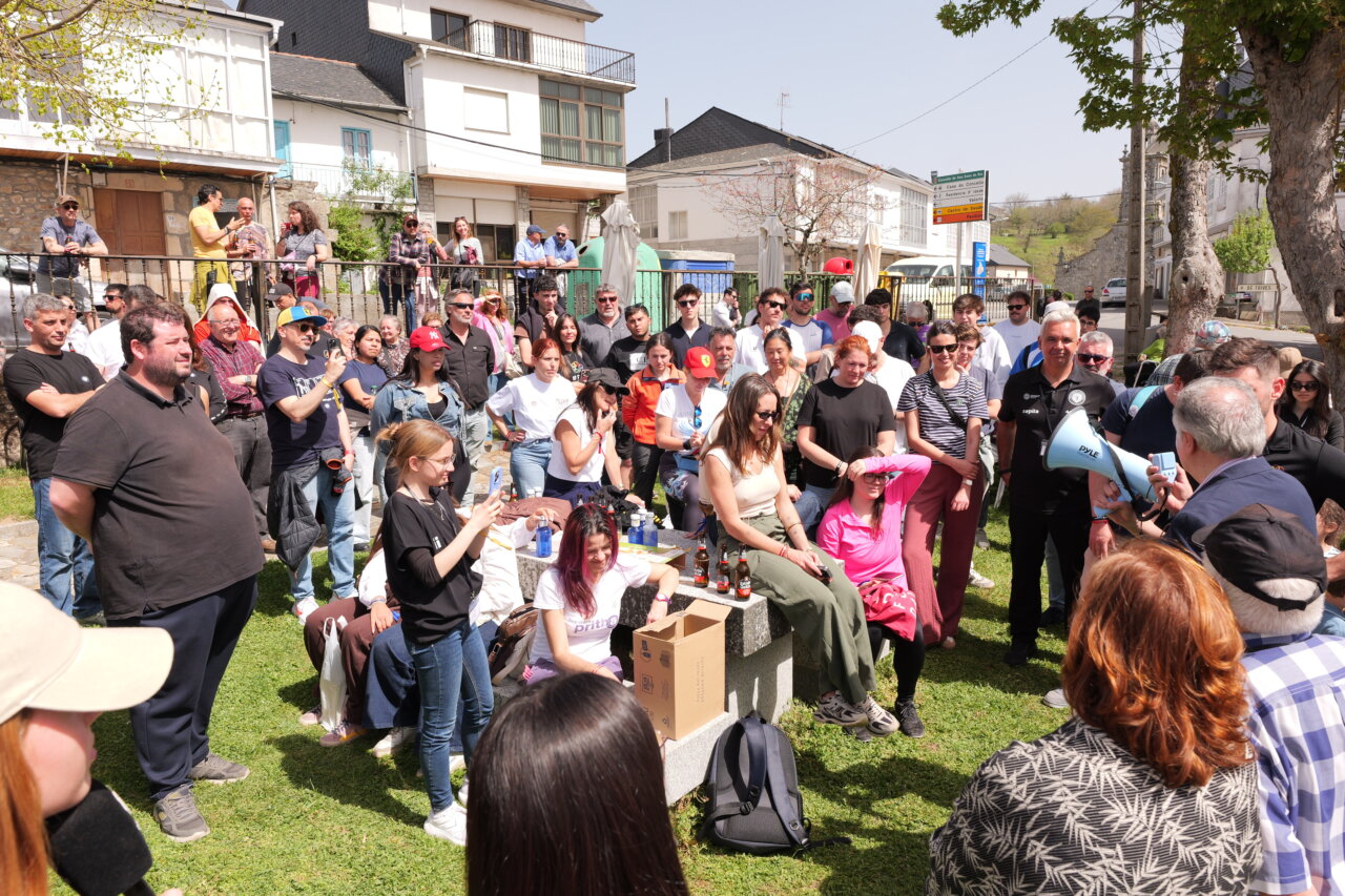 Reunión de personas en San Xoán de Río durante el Impact Campus