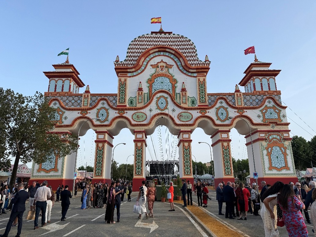 Portada de la Feria de Abril de Sevilla 2026 con diseño de Davide Gambini.