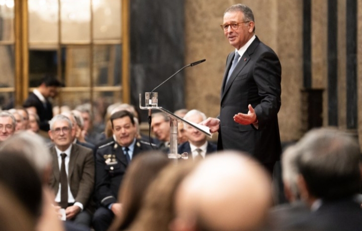El presidente Seguro hablando durante un evento con su consejo de estado.