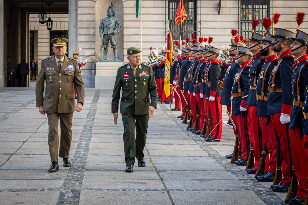 Ceremonia de recepción del comandante del Ejército de Brasil en Madrid