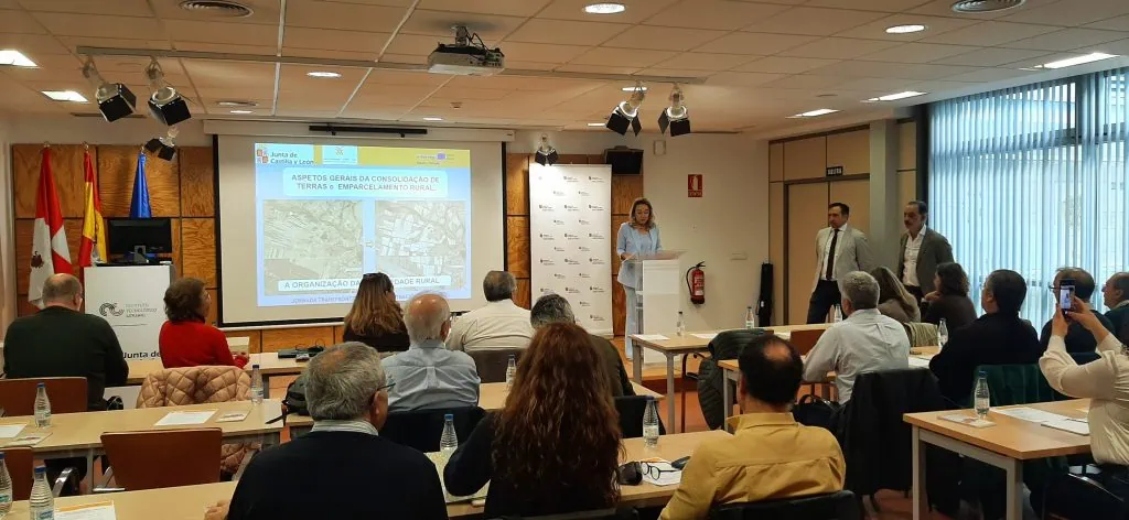 Jornada técnica sobre concentración parcelaria en Castilla y León con participantes