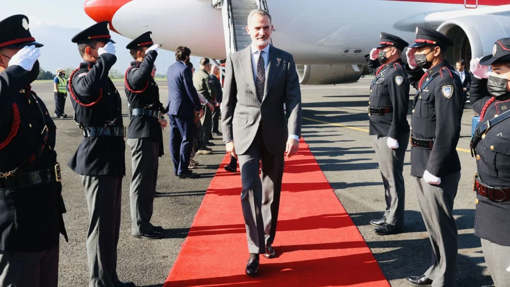 Felipe VI llegando a la ceremonia de toma de posesión en Costa Rica