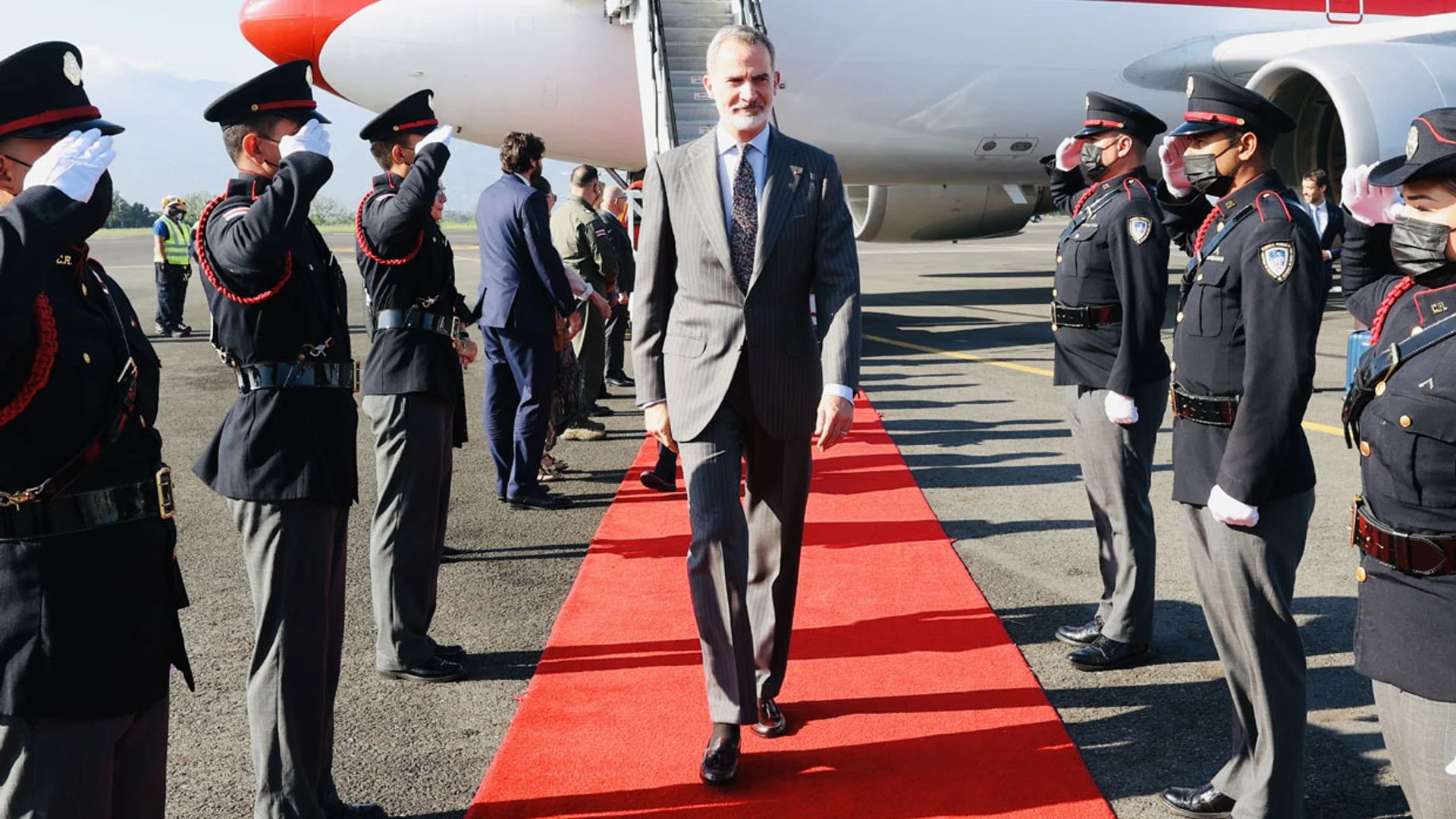 Felipe VI llegando a la ceremonia de toma de posesión en Costa Rica
