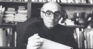 Retrato de José Saramago leyendo en su oficina