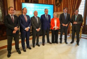 Acto de firma del convenio entre universidades en Sevilla
