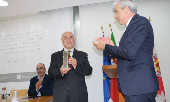 José Luis Puerto recibiendo el Premio Eduardo Lourenço en Guarda, Portugal.