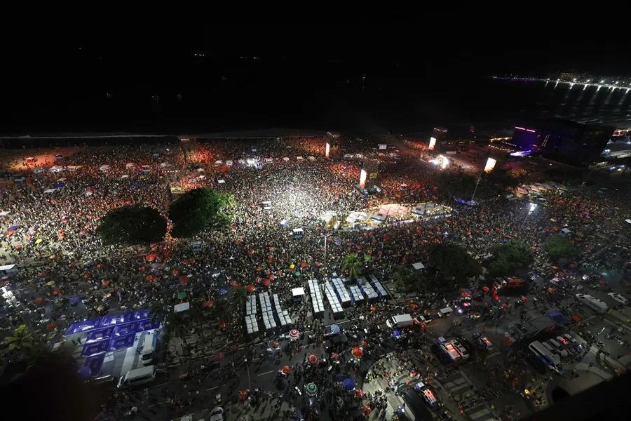 Concierto masivo de Shakira en Copacabana con miles de fans