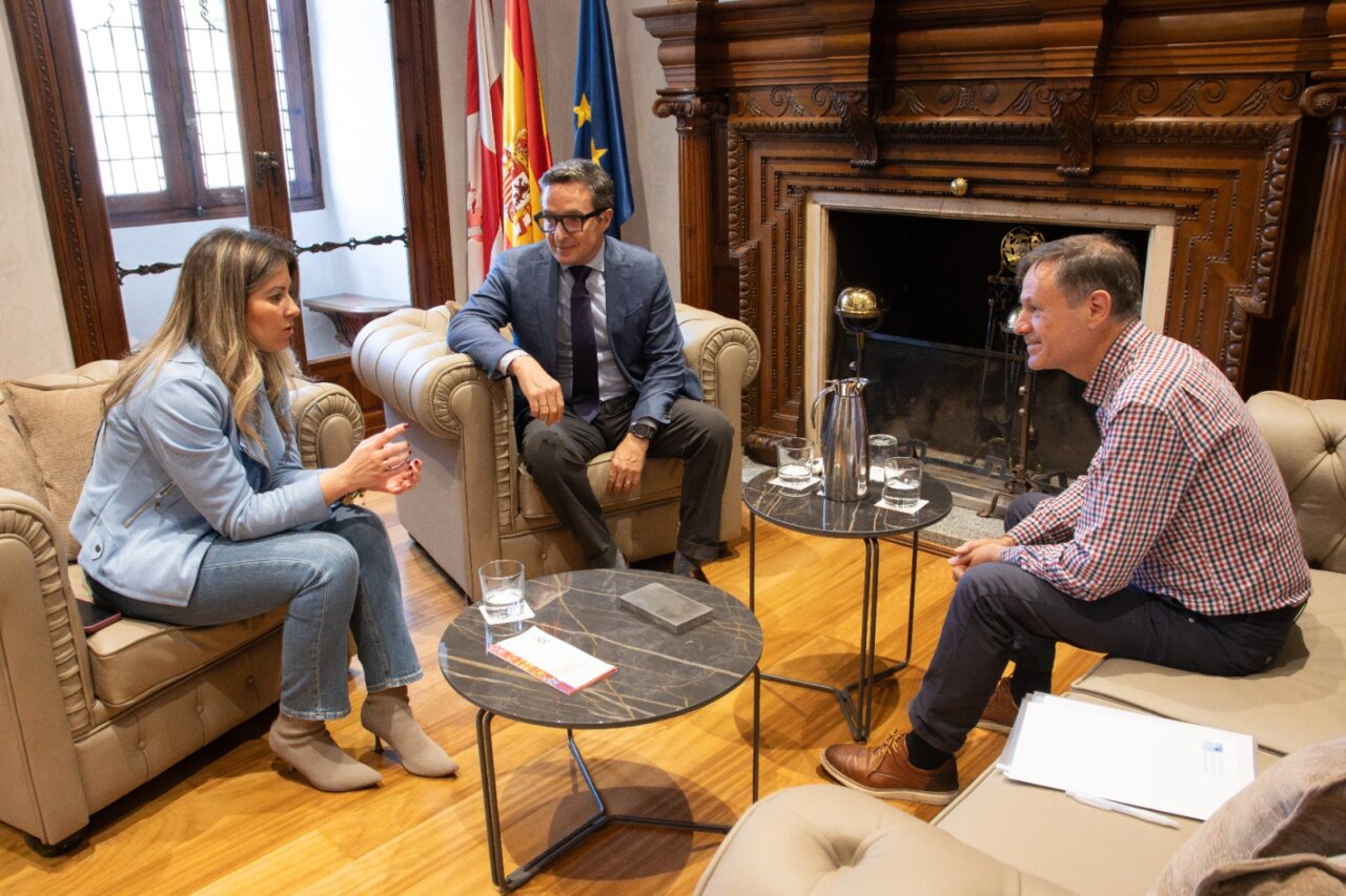 Reunión en la Universidad de Salamanca sobre investigación de materias primas críticas