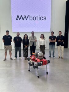Equipo de ANYbotics con un robot en DFactory Barcelona