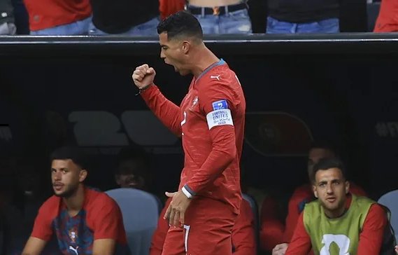 Cristiano Ronaldo celebrando un gol durante un partido de fútbol