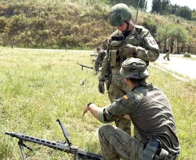 Militares de Portugal y España durante un ejercicio militar conjunto en Badajoz