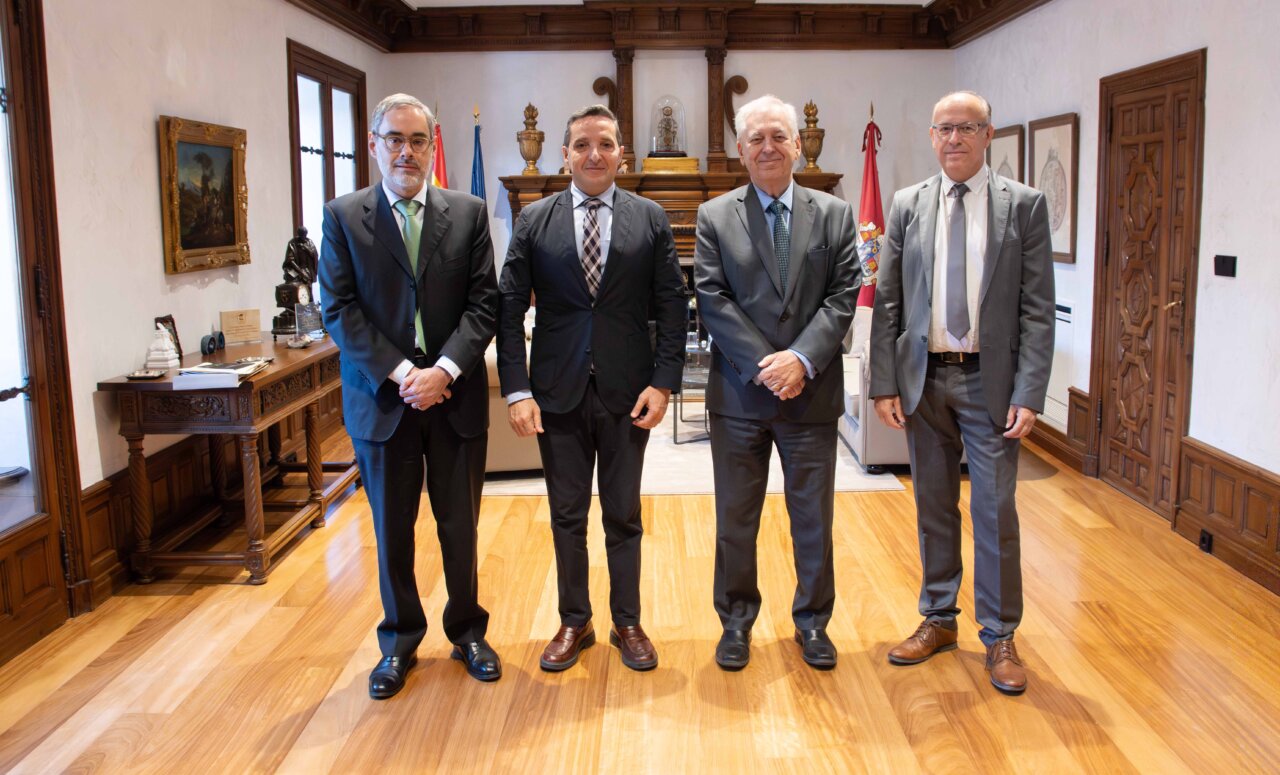 Rector y embajador de Brasil en reunión en la Universidad de Salamanca