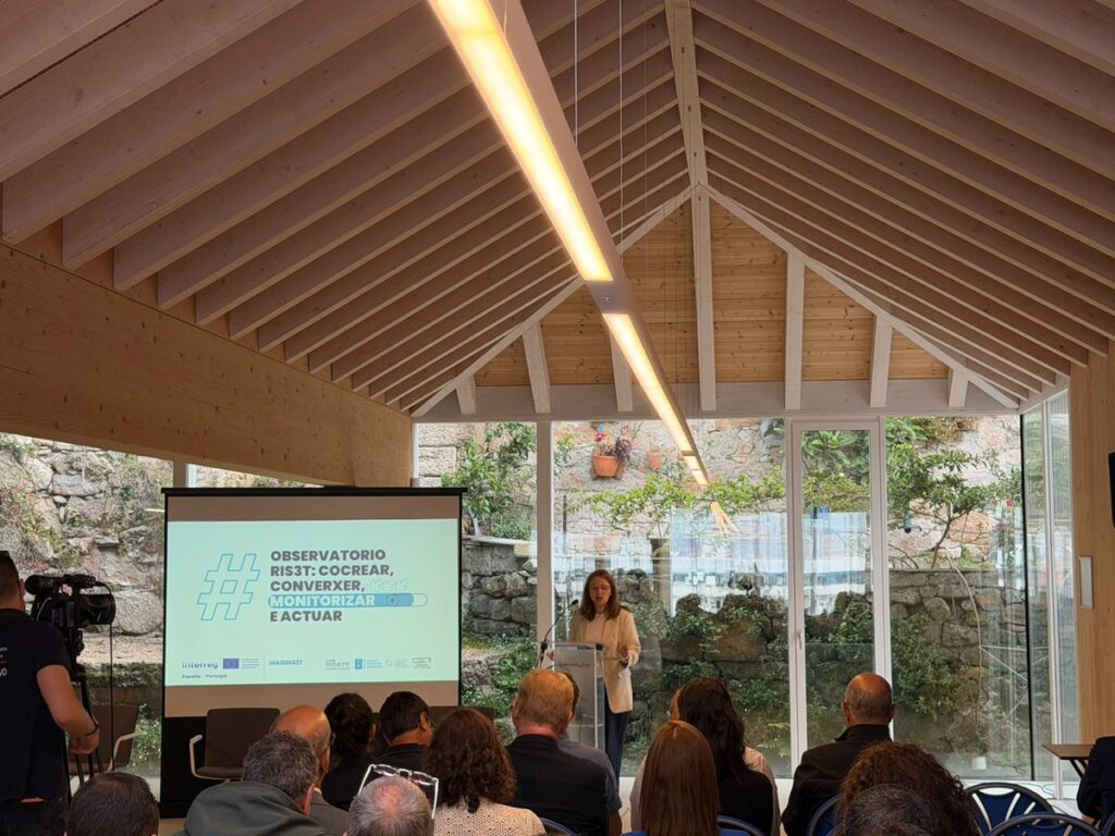 Presentación del proyecto MAISRIS3T en un evento con público y ponente.