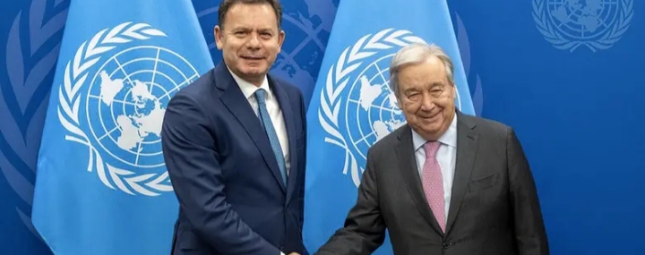 Reunión entre representantes de Portugal y la ONU en un evento oficial