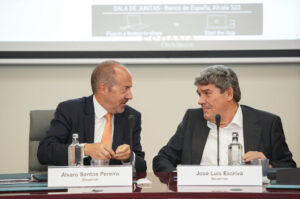 Álvaro Santos Pereira y José Luis Escrivá en reunión de bancos