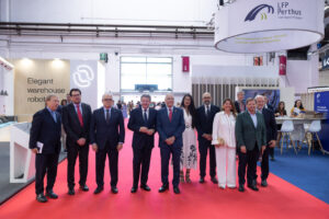 Inauguración del SIL Barcelona con autoridades y participantes en el evento