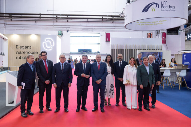 Inauguración del SIL Barcelona con autoridades y participantes en el evento