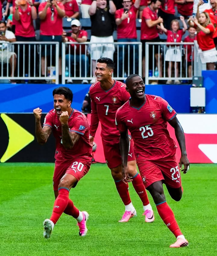 Jugadores de Portugal celebrando un gol en el Mundial de fútbol