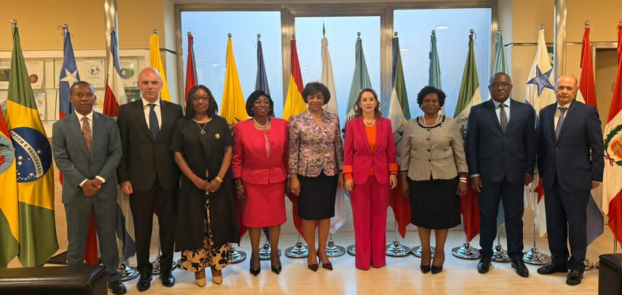 Reunión de la Secretaria de Estado para las Relaciones Exteriores de Angola en Madrid