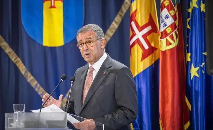 Presidente Seguro hablando en la Fortaleza del Pico en Madeira