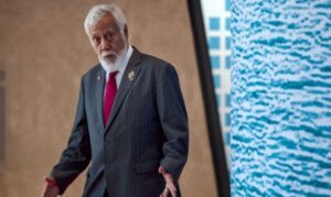 Xanana Gusmão en un evento, vestido con traje y corbata.