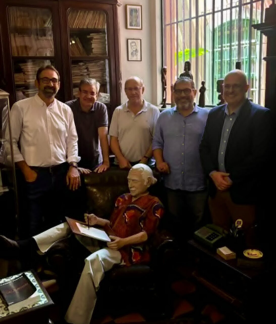 Grupo de personas en la Fundación Gilberto Freyre en Recife
