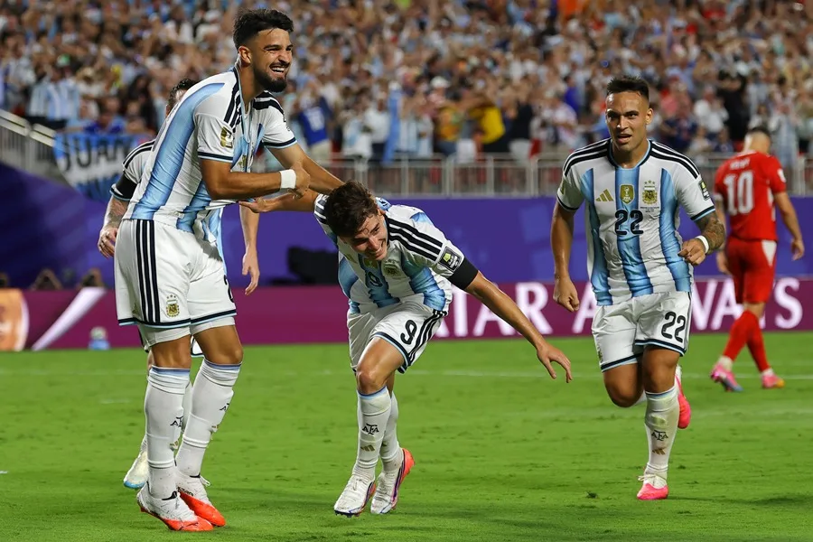 Jugadores de Argentina celebrando un gol en el partido contra Suiza