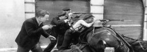 Soldados portugueses durante la Guerra Civil Española en acción.