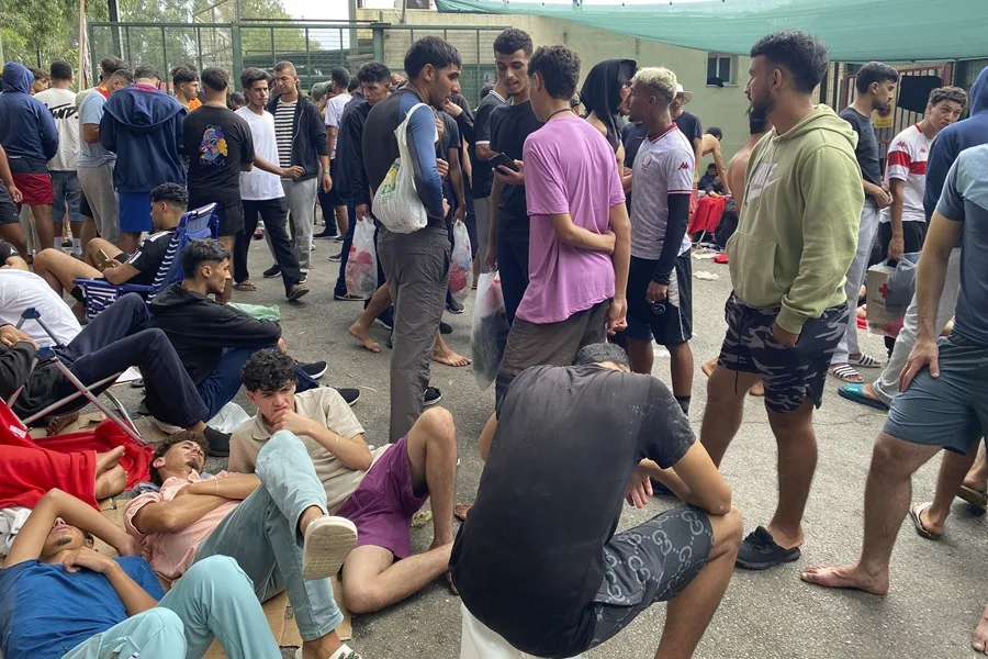 Grupo de jóvenes en un lugar de acogida en Ceuta