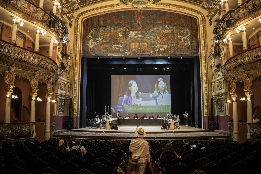 Interior del Teatro Amazonas en Manaos, Brasil, durante un evento.