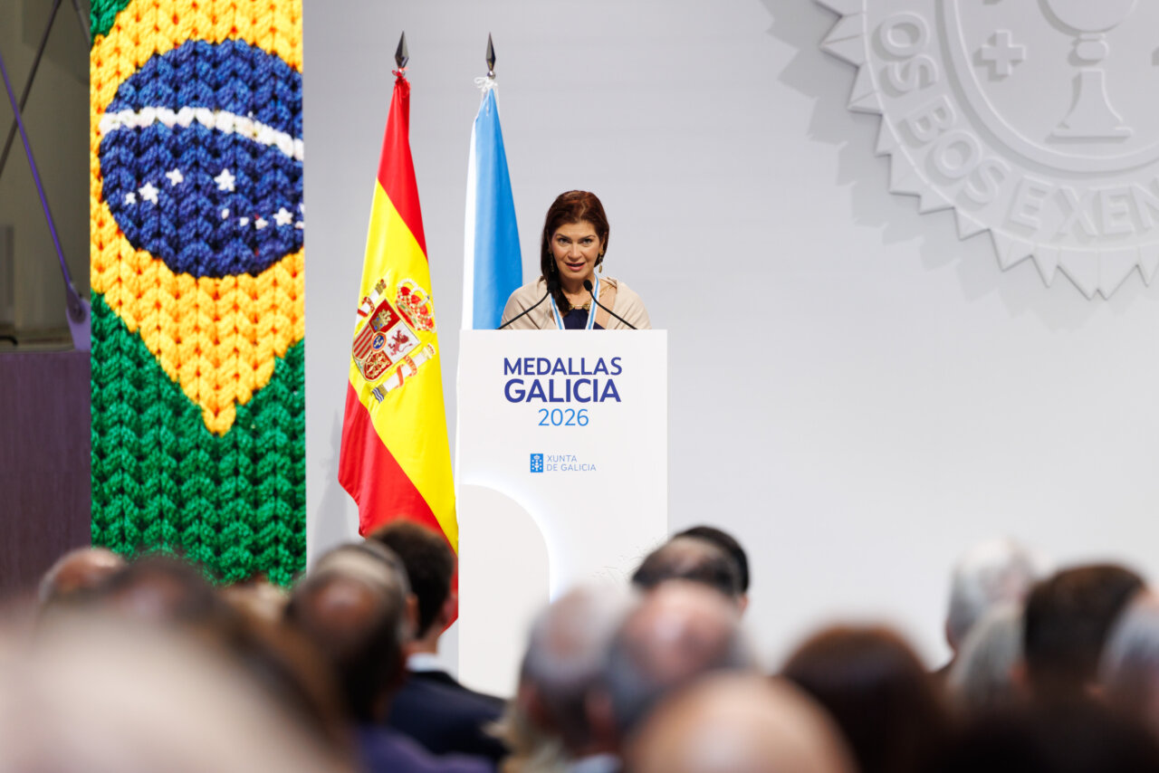 Ceremonia de entrega de Medallas de Galicia 2026 con banderas de España y Argentina