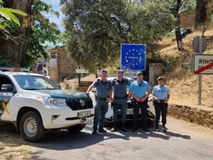 Patrullas de la Guardia Civil y GNR en la frontera entre España y Portugal