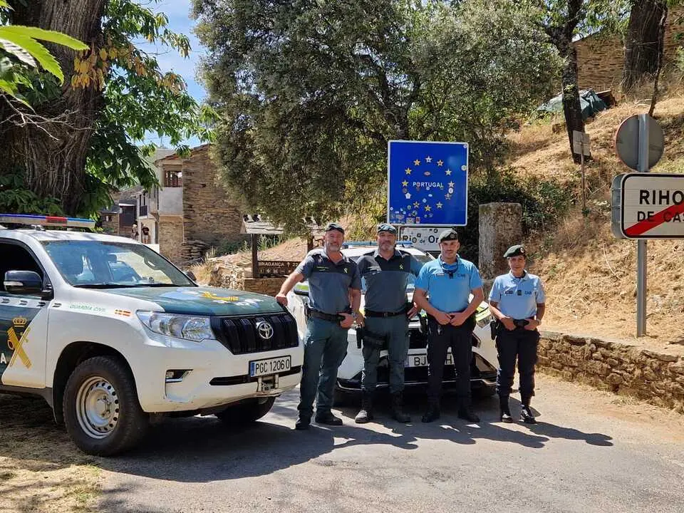 Patrullas de la Guardia Civil y GNR en la frontera entre España y Portugal