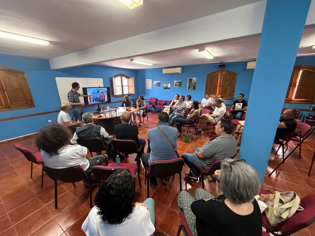Reunión sobre la Vía de la Plata con participantes en un salón