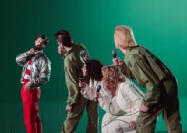 Escena del filme Playback con actores interpretando a Carlos Paião