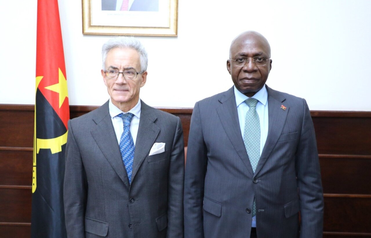 Ministro angoleño y embajador de España en reunión diplomática