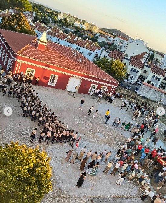 Inauguración de la Casa António Sardinha en la Quinta do Bispo con asistentes y actividades.