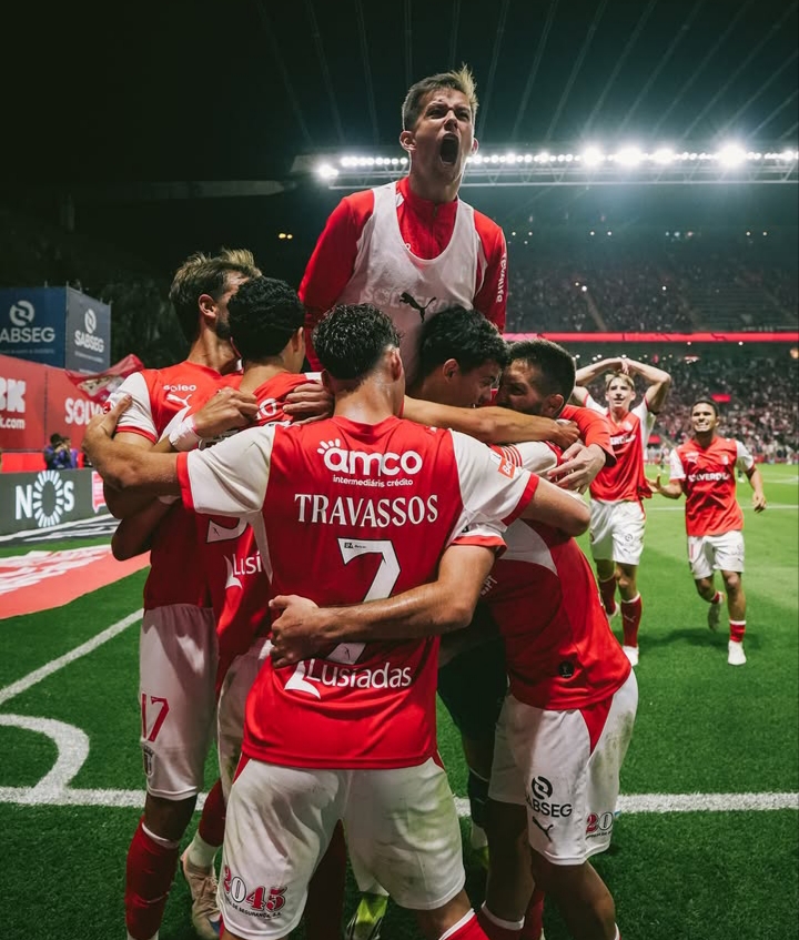 Jugadores del Braga celebrando un gol en el estadio durante un partido