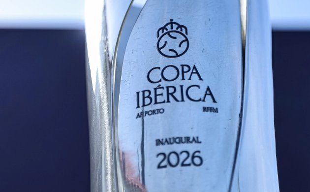 Trofeo de la primera Copa Ibérica de fútbol no profesional 2026