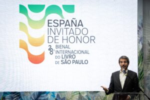 Ernest Urtasun durante la inauguración del pabellón español en la Bienal do Livro de São Paulo.