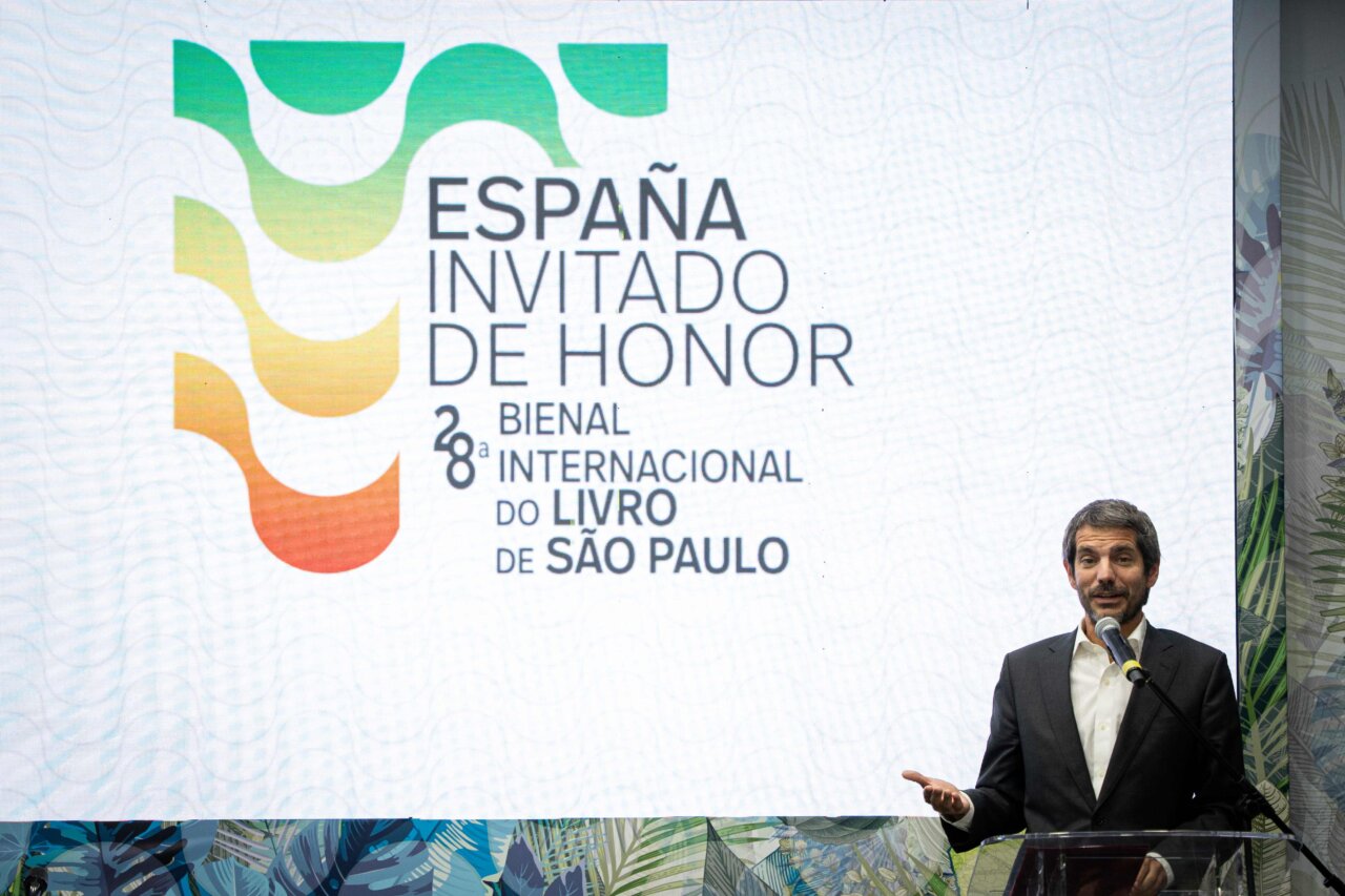 Ernest Urtasun durante la inauguración del pabellón español en la Bienal do Livro de São Paulo.