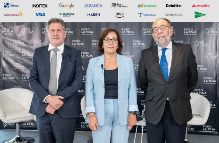 Marcelo Rebelo de Sousa en el Fórum La Toja junto a otros participantes