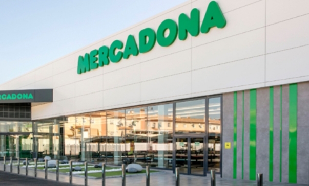 Fachada de la nueva tienda Mercadona en Beja, Portugal.