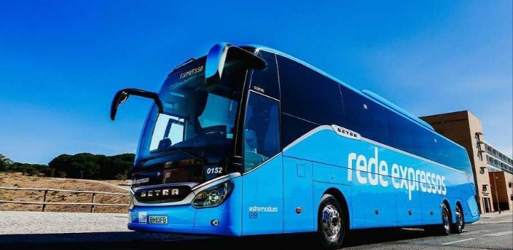 Autobús de la Rede Expressos en Lisboa con destino a Badajoz