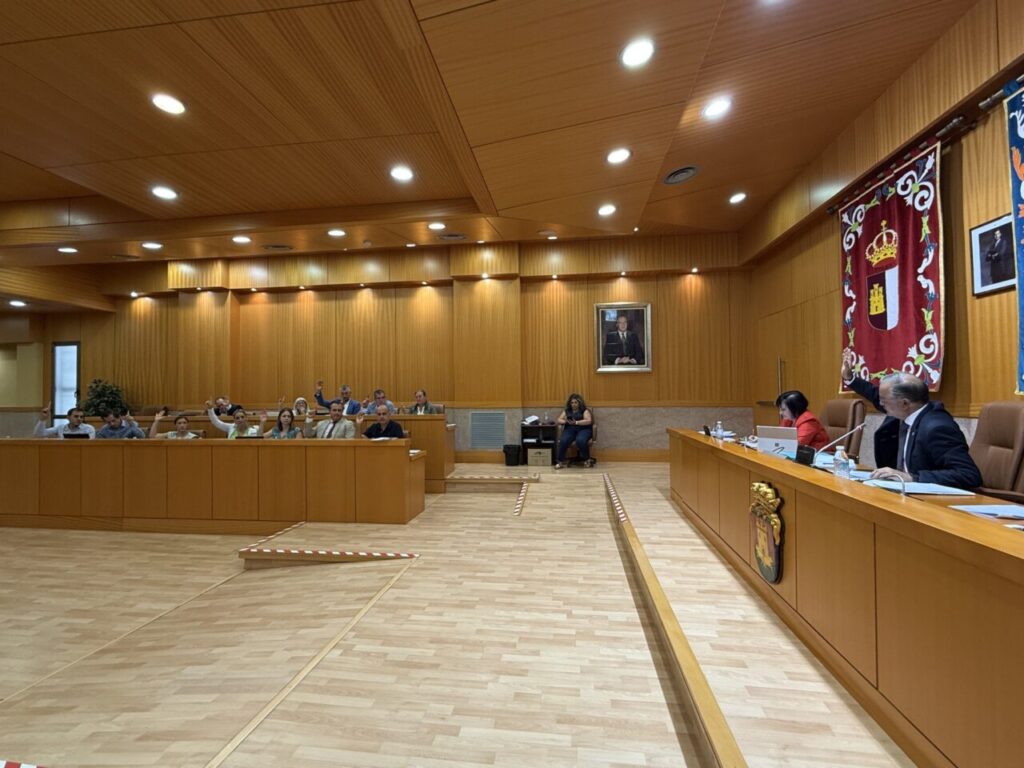 Reunión del Pleno del Ayuntamiento de Talavera de la Reina sobre el AVE Madrid-Lisboa